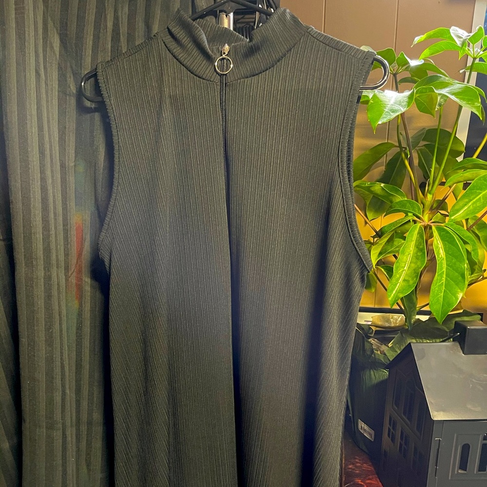 Plus Size Zip Neck Sharkbite Hem Top